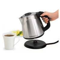 teakttl1000021090_-00_in-use_chefs-choice-electric-kettle-cordless-673