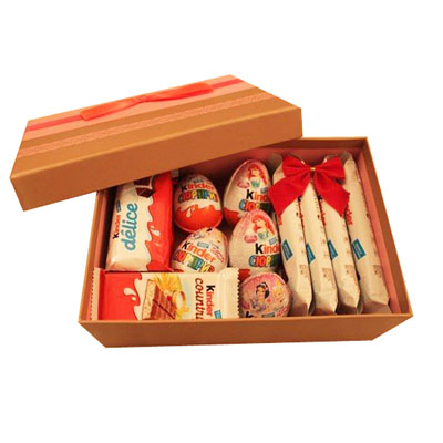 Kinder Surprise, Kinder Delice и Kinder Country спакувани во украсна кутија