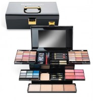 Сет за шминкање во актовка