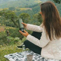 Outin Nano Forest Green – Пренослива мини машина за еспресо кафе 