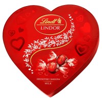 Lindt LINDOR Milk Chocolate Heart Box 200g