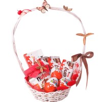 Kinder Surprise јајца, Kinder Buenno, Kinder чоколади и Nutella во корпа Чоколаден свет